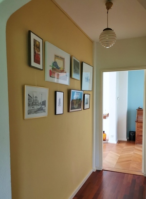 Warmgele wand in gang